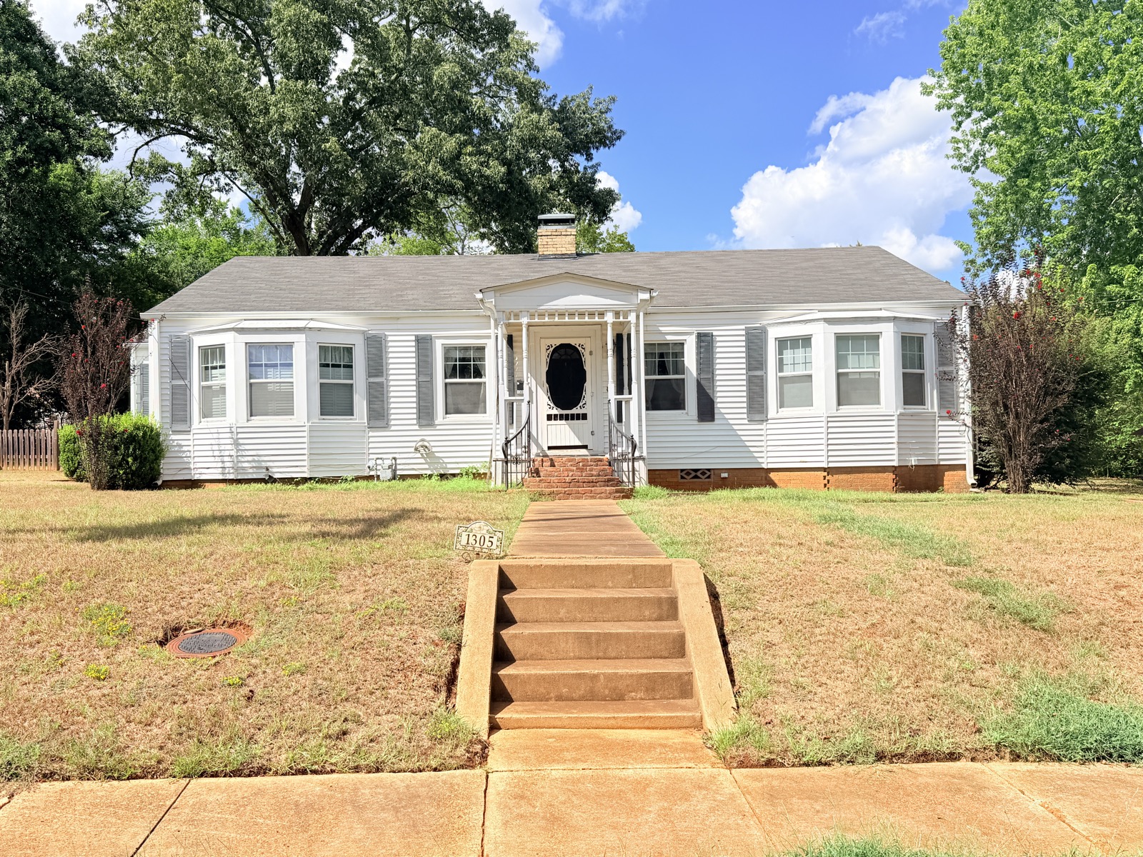 1305 E Park Ave, Palestine TX